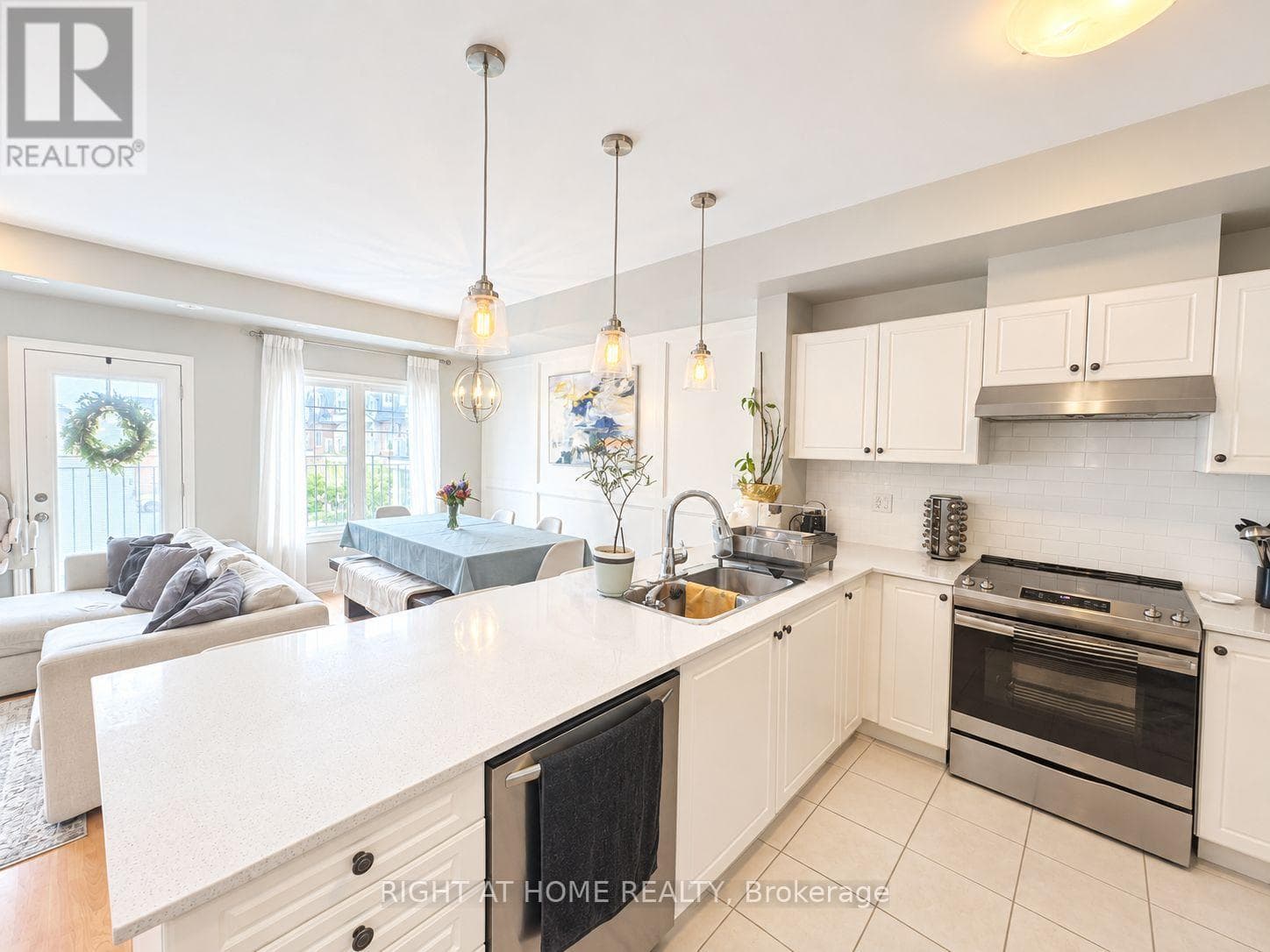 Single Family at 40-03- 2420 Baronwood Drive, Oakville (WM Westmount), Ontario - Photo 4 - RE/MAX Garden City Realty