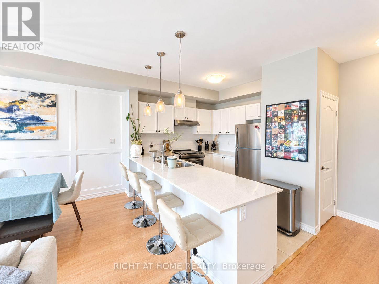 Single Family at 40-03- 2420 Baronwood Drive, Oakville (WM Westmount), Ontario - Photo 6 - RE/MAX Garden City Realty