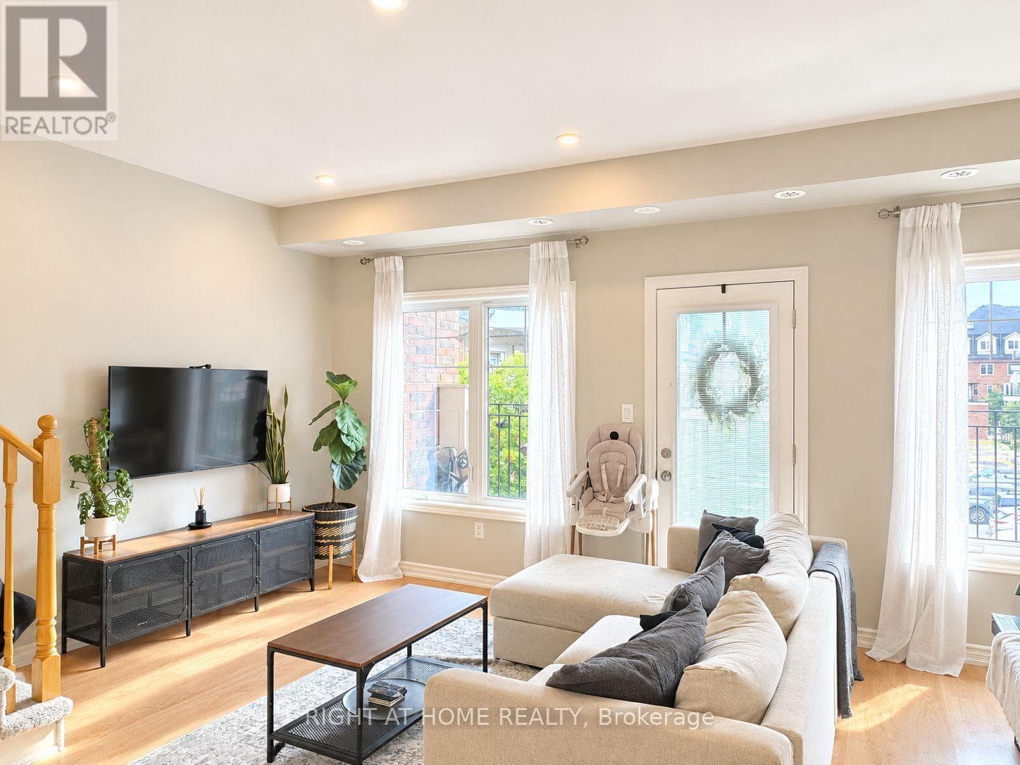 Single Family at 40-03- 2420 Baronwood Drive, Oakville (WM Westmount), Ontario - Photo 8 - RE/MAX Garden City Realty