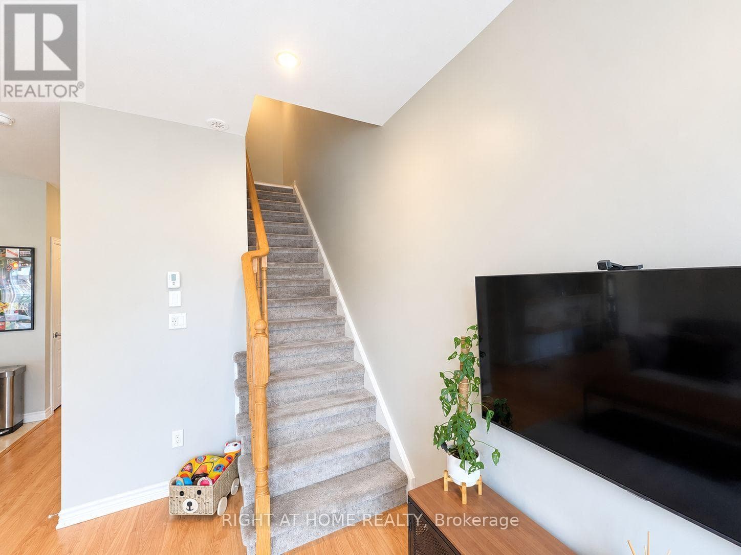 Single Family at 40-03- 2420 Baronwood Drive, Oakville (WM Westmount), Ontario - Photo 9 - RE/MAX Garden City Realty