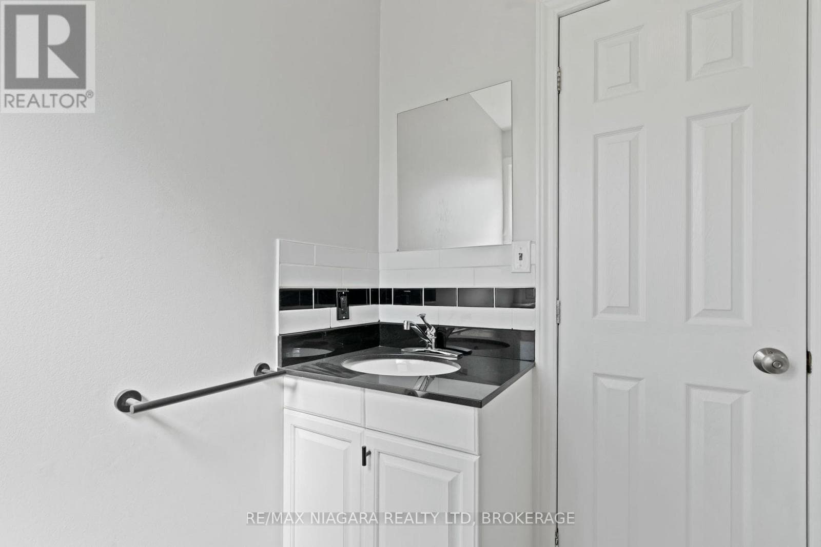 Single Family at 9 Prince Street, St. Catharines (E. Chester), Ontario - Photo 7 - RE/MAX Garden City Realty
