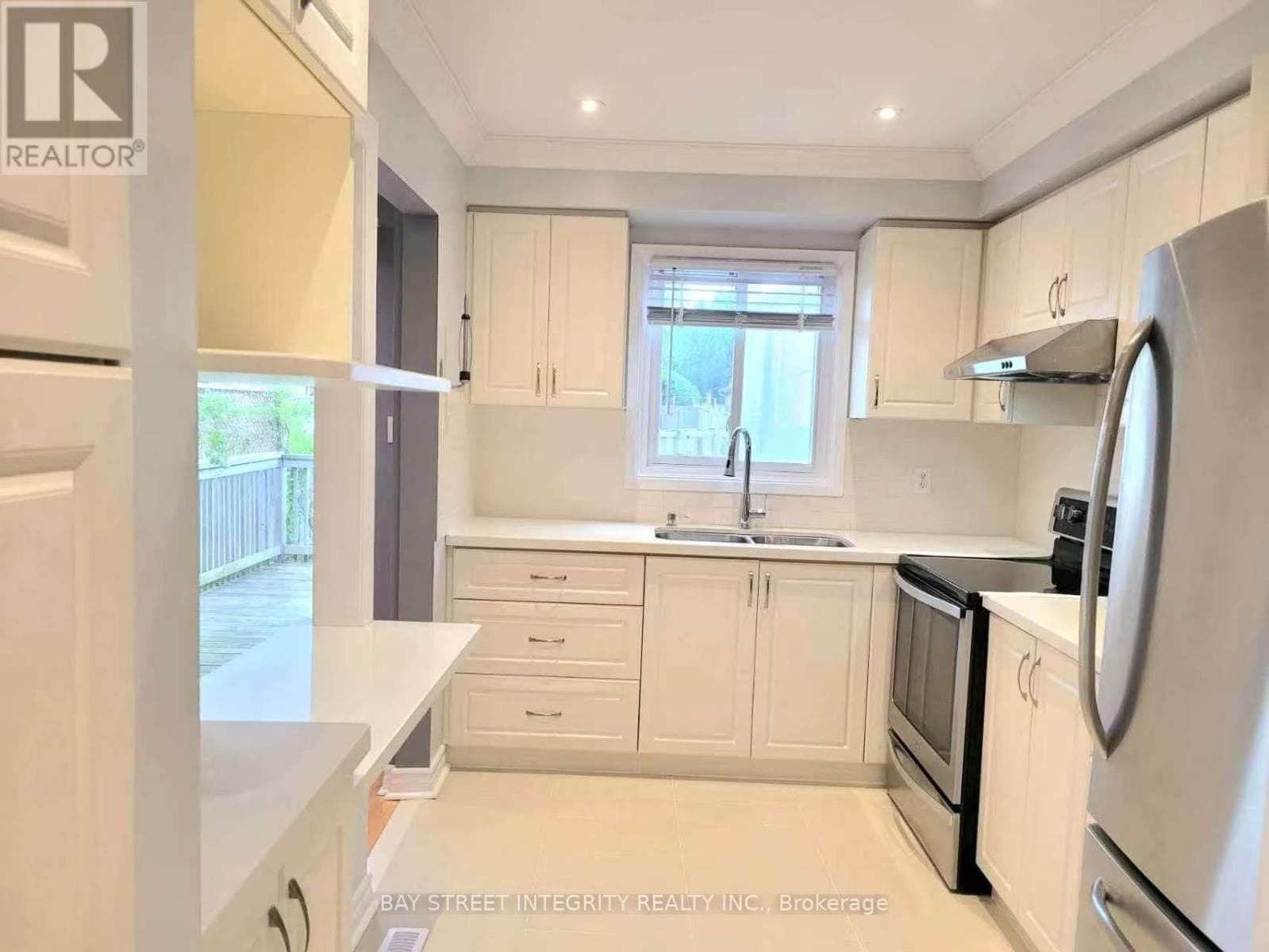 Single Family at 22 Dunbar Crescent, Markham (Milliken Mills East), Ontario - Photo 7 - RE/MAX Garden City Realty
