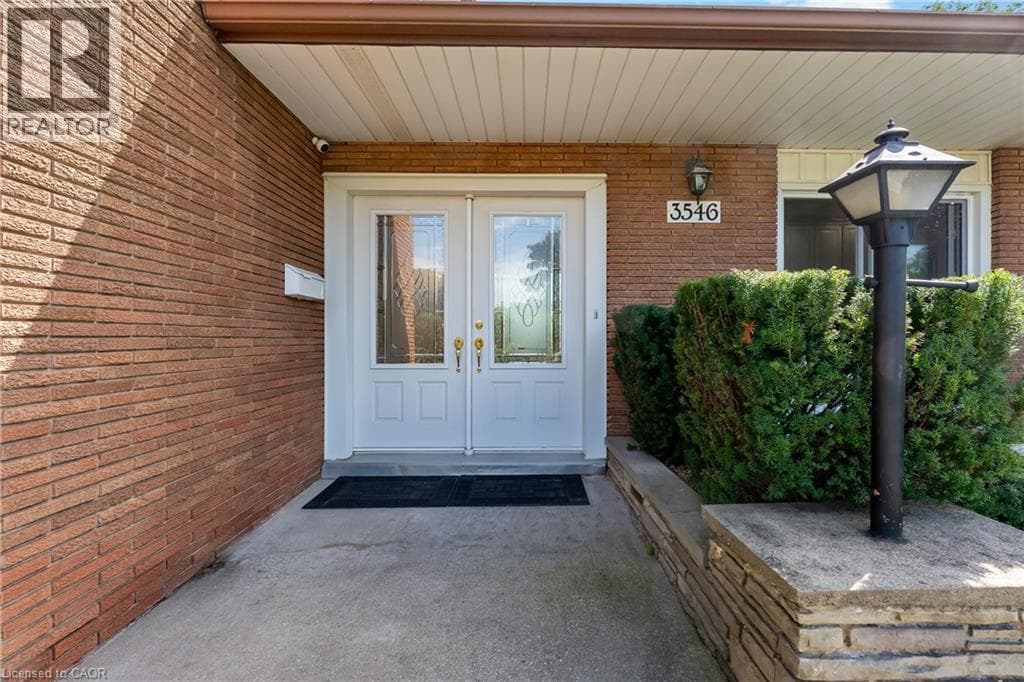 Single Family at 3546 ETON Crescent, Niagara Falls, Ontario - Photo 5 - RE/MAX Garden City Realty