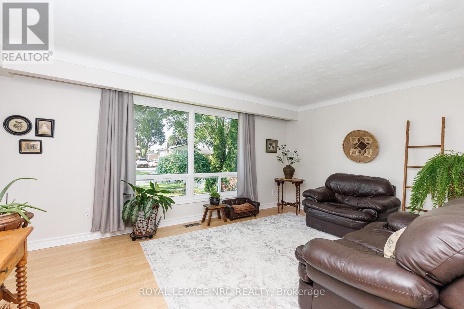 Single Family at 8025 Michael Street, Niagara Falls (Ascot), Ontario - Photo 7 - RE/MAX Garden City Realty