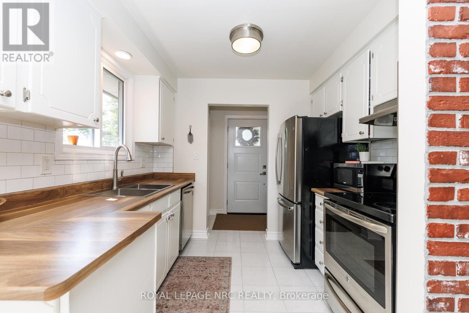 Single Family at 8025 Michael Street, Niagara Falls (Ascot), Ontario - Photo 4 - RE/MAX Garden City Realty