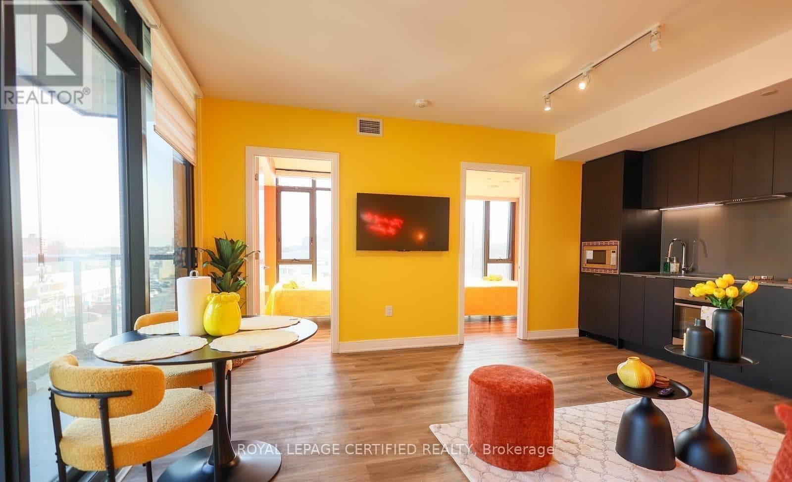 Single Family at 302- 86 Dundas Street, Mississauga (Cooksville), Ontario - Photo 3 - RE/MAX Garden City Realty