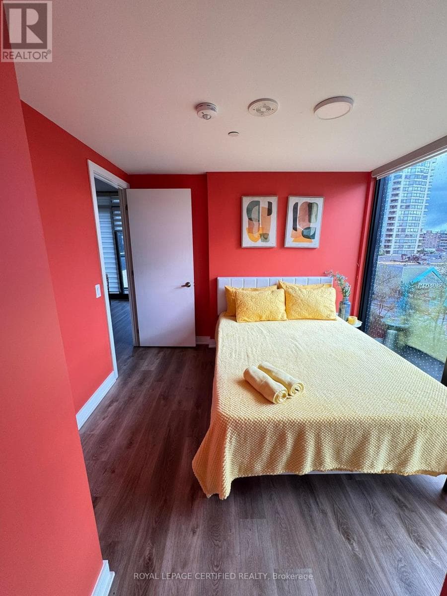 Single Family at 302- 86 Dundas Street, Mississauga (Cooksville), Ontario - Photo 6 - RE/MAX Garden City Realty