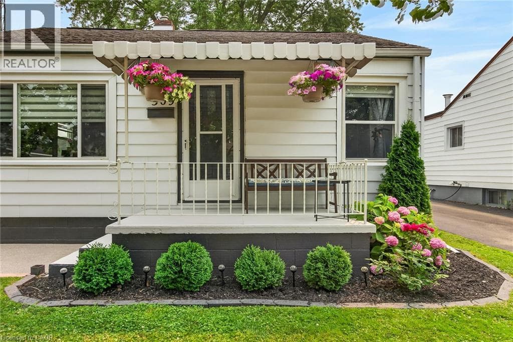 Single Family at 309 COMMANDO Street, Welland, Ontario - Photo 5 - RE/MAX Garden City Realty