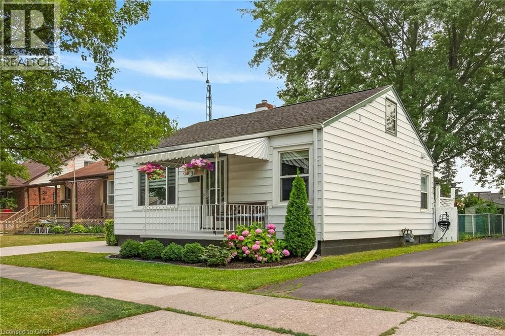 Single Family at 309 COMMANDO Street, Welland, Ontario - Photo 2 - RE/MAX Garden City Realty