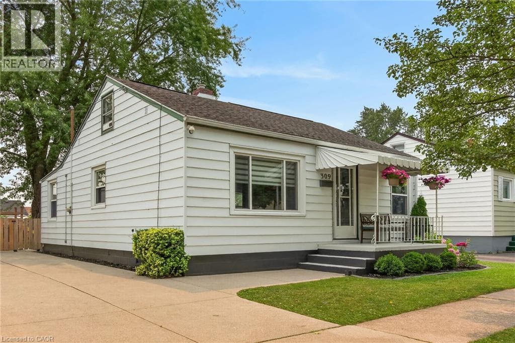 Single Family at 309 COMMANDO Street, Welland, Ontario - Photo 3 - RE/MAX Garden City Realty