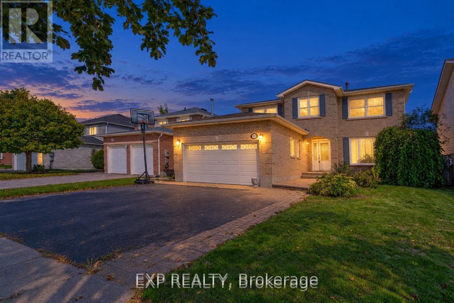 Single Family at 955 Snowbird Street, Oshawa (Northglen), Ontario - Photo 2 - RE/MAX Garden City Realty