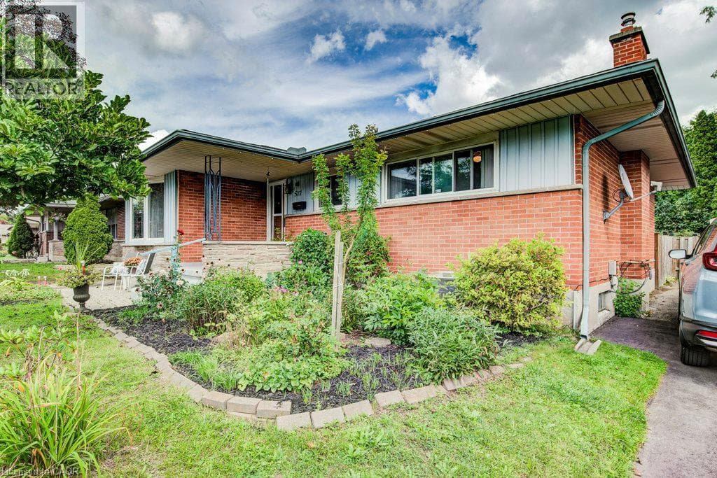 Single Family at 507 MANCHESTER Road, Kitchener, Ontario - Photo 3 - RE/MAX Garden City Realty