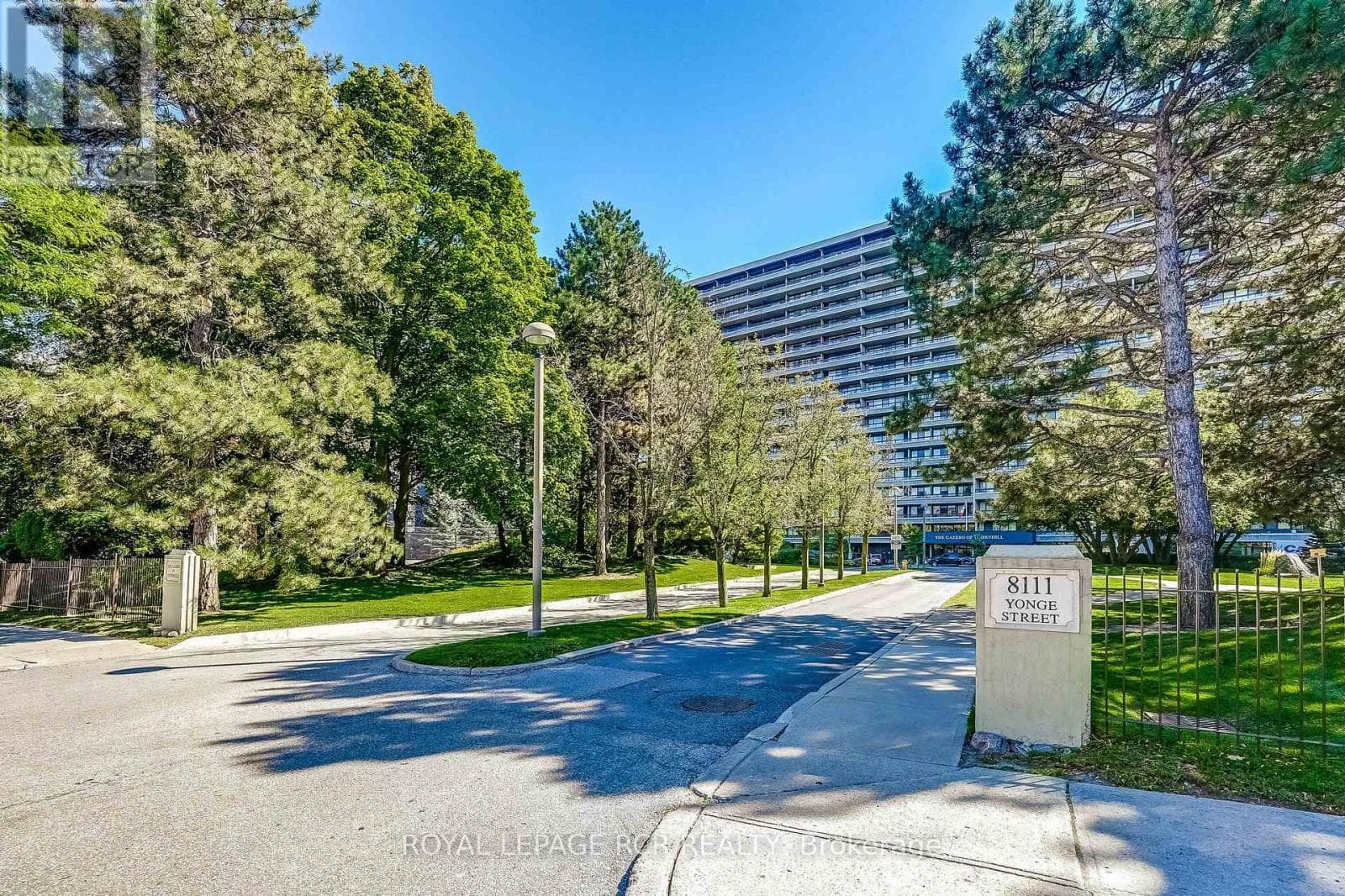 1612- 8111 Yonge Street