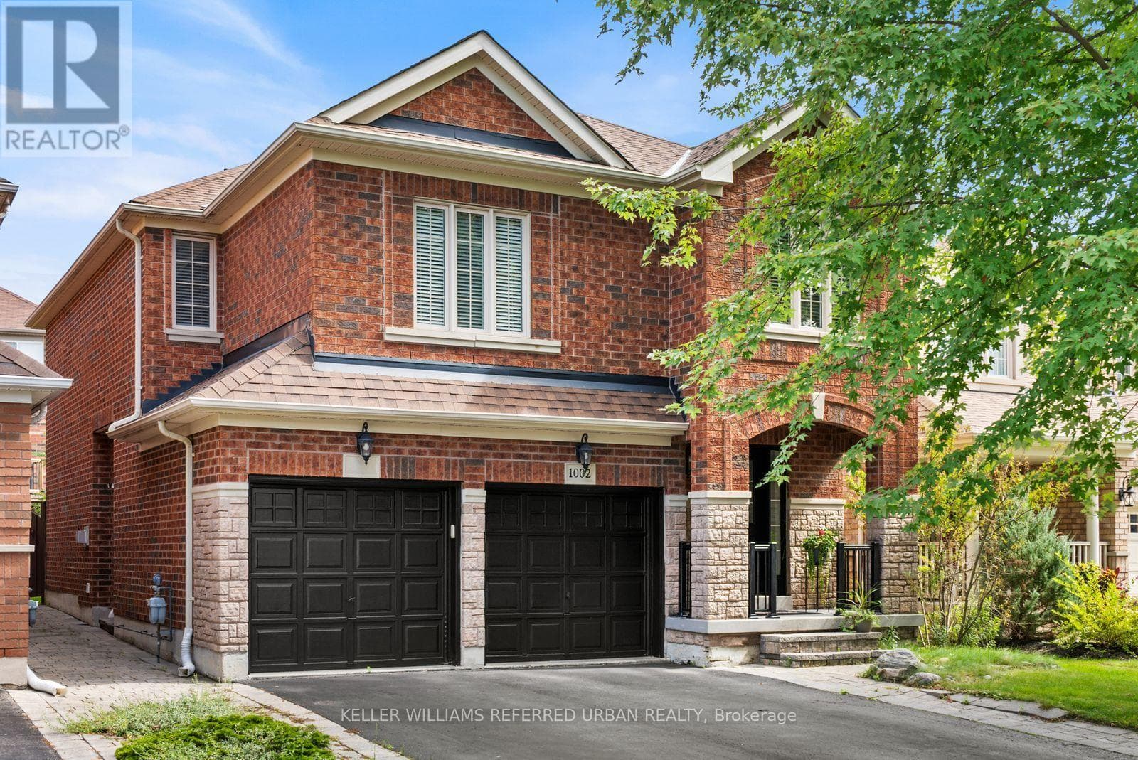 1002 Oaktree Crescent