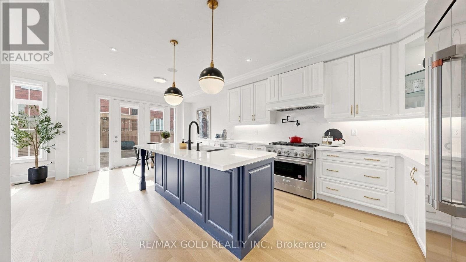 Single Family at 125 Burnhamthorpe Road, Oakville (GO Glenorchy), Ontario - Photo 7 - RE/MAX Garden City Realty
