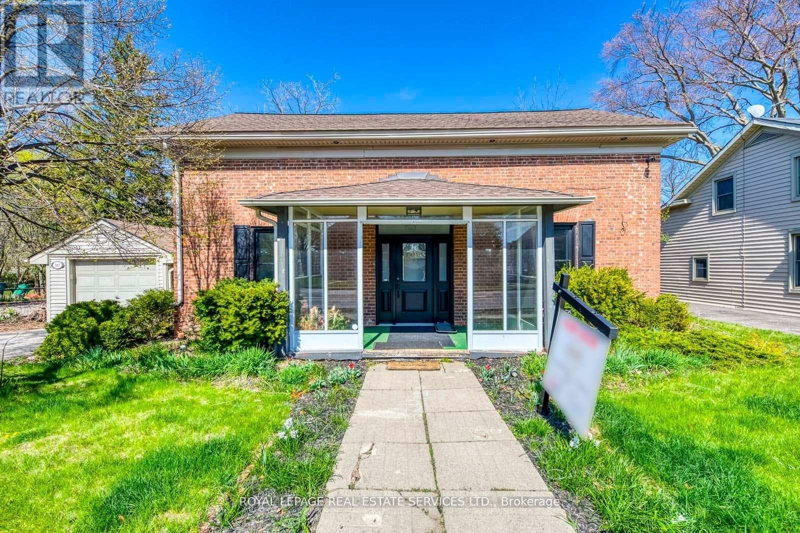 Single Family at 317 Queen Street, Mississauga (Streetsville), Ontario - Photo 2 - RE/MAX Garden City Realty