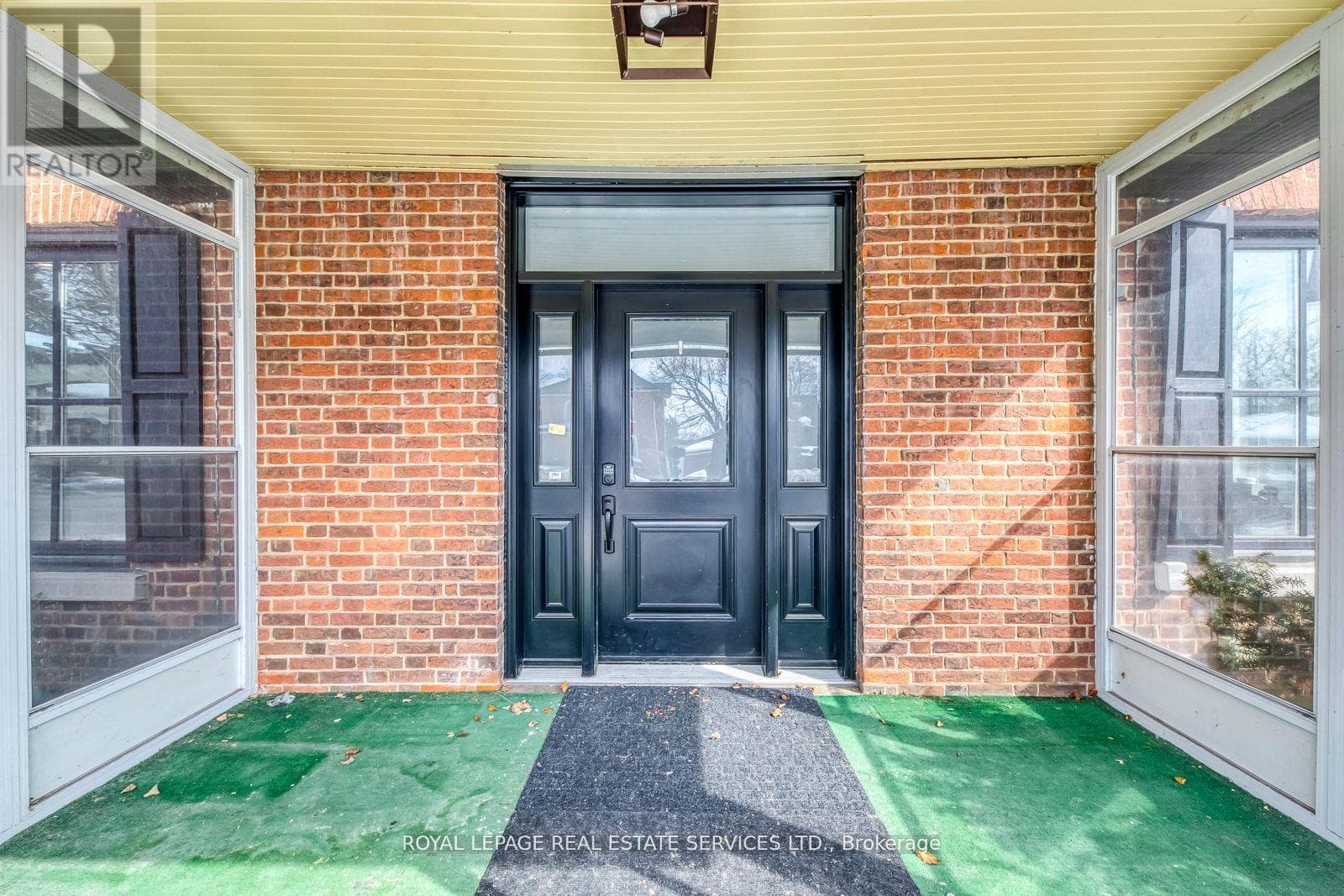 Single Family at 317 Queen Street, Mississauga (Streetsville), Ontario - Photo 3 - RE/MAX Garden City Realty