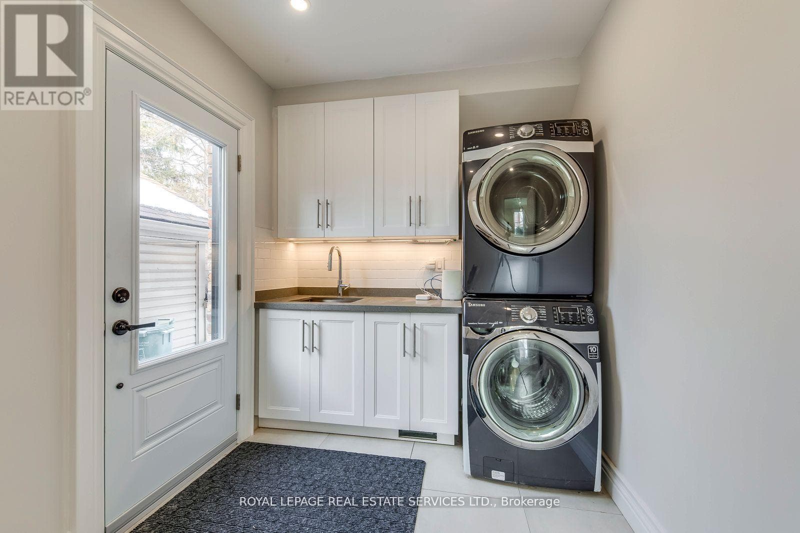 Single Family at 317 Queen Street, Mississauga (Streetsville), Ontario - Photo 9 - RE/MAX Garden City Realty