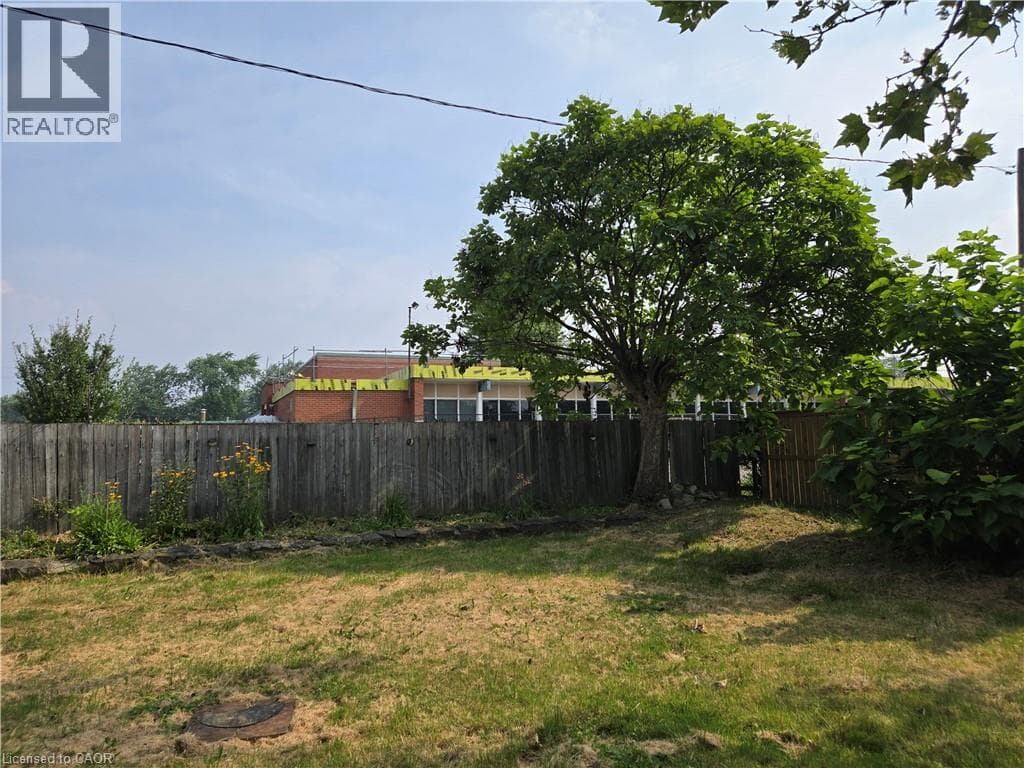 Single Family at 16 BRODERICK Avenue, Thorold, Ontario - Photo 5 - RE/MAX Garden City Realty