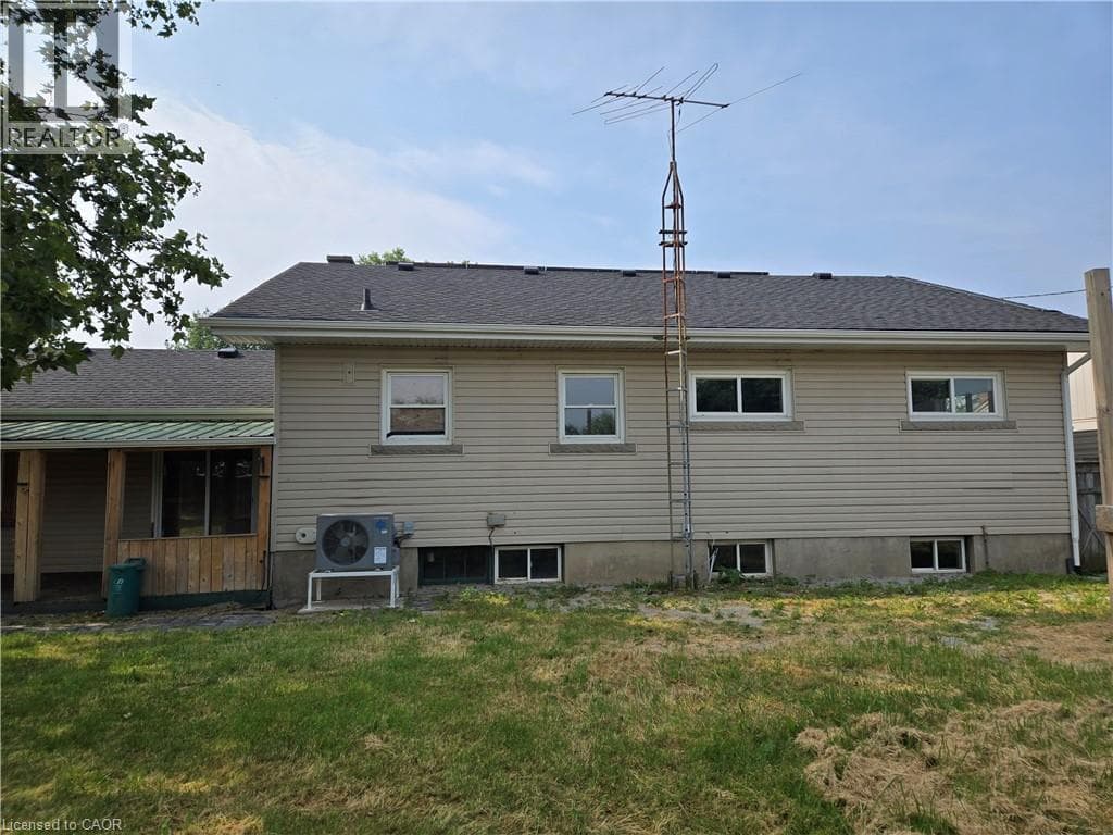 Single Family at 16 BRODERICK Avenue, Thorold, Ontario - Photo 6 - RE/MAX Garden City Realty