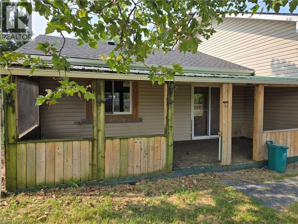 Single Family at 16 BRODERICK Avenue, Thorold, Ontario - Photo 7 - RE/MAX Garden City Realty