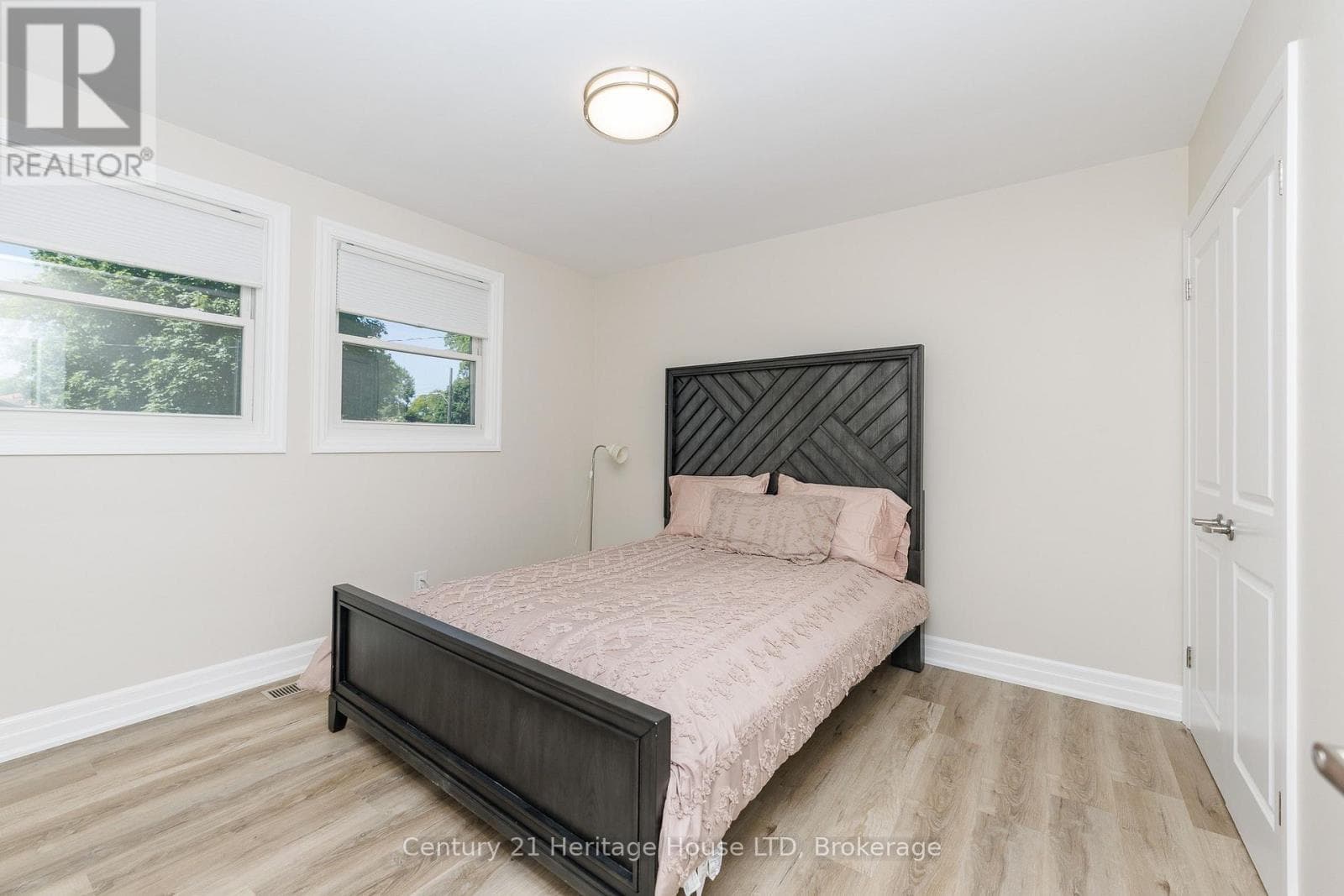 Single Family at upper- 37 Coronation Boulevard, St. Catharines (Grapeview), Ontario - Photo 8 - RE/MAX Garden City Realty