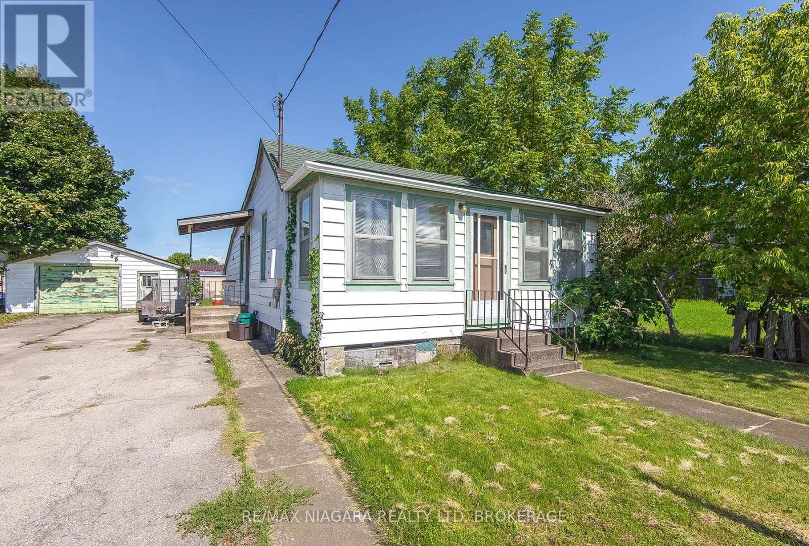 Single Family at 220 Fraser Street, Port Colborne (Killaly East), Ontario - Photo 3 - RE/MAX Garden City Realty