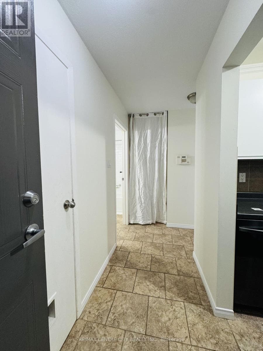 Single Family at 111- 148 Conway Drive, London South (South X), Ontario - Photo 3 - RE/MAX Garden City Realty