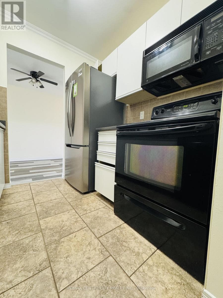 Single Family at 111- 148 Conway Drive, London South (South X), Ontario - Photo 5 - RE/MAX Garden City Realty