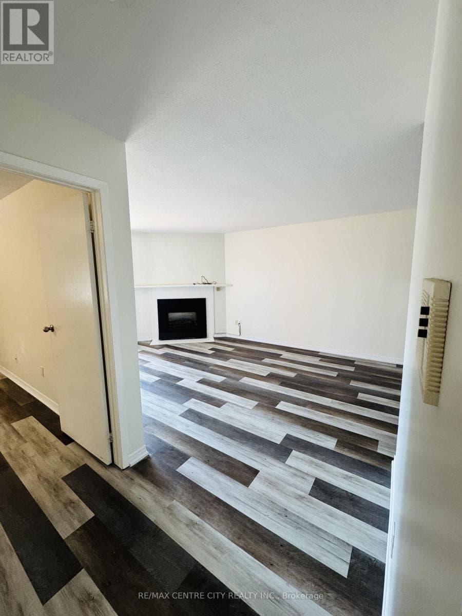 Single Family at 111- 148 Conway Drive, London South (South X), Ontario - Photo 7 - RE/MAX Garden City Realty