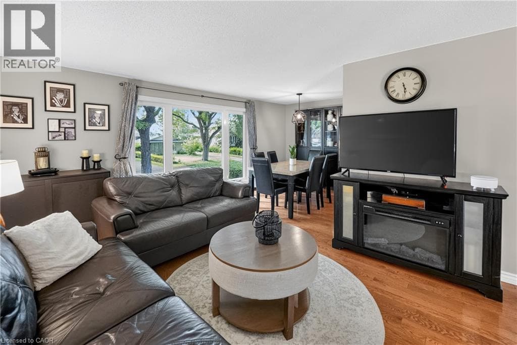 Single Family at 14 WOODEDEN Road, Grimsby, Ontario - Photo 6 - RE/MAX Garden City Realty