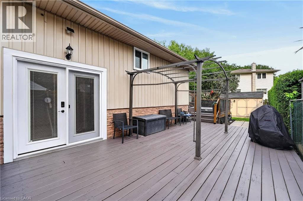 Single Family at 14 WOODEDEN Road, Grimsby, Ontario - Photo 4 - RE/MAX Garden City Realty