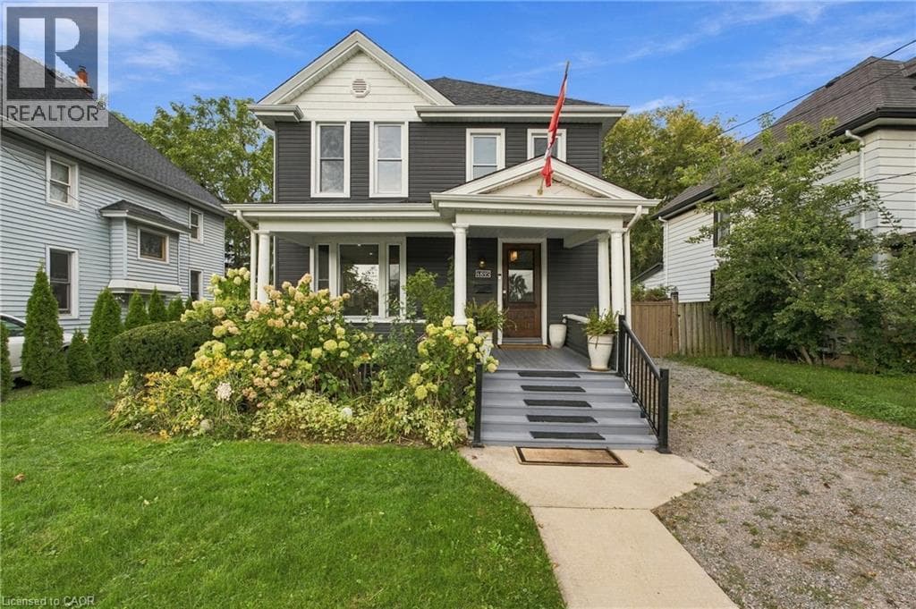 Single Family at 4895 CRYSLER Avenue, Niagara Falls, Ontario - Photo 3 - RE/MAX Garden City Realty