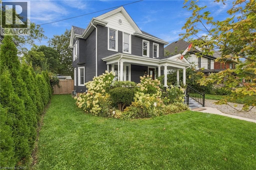 Single Family at 4895 CRYSLER Avenue, Niagara Falls, Ontario - Photo 6 - RE/MAX Garden City Realty
