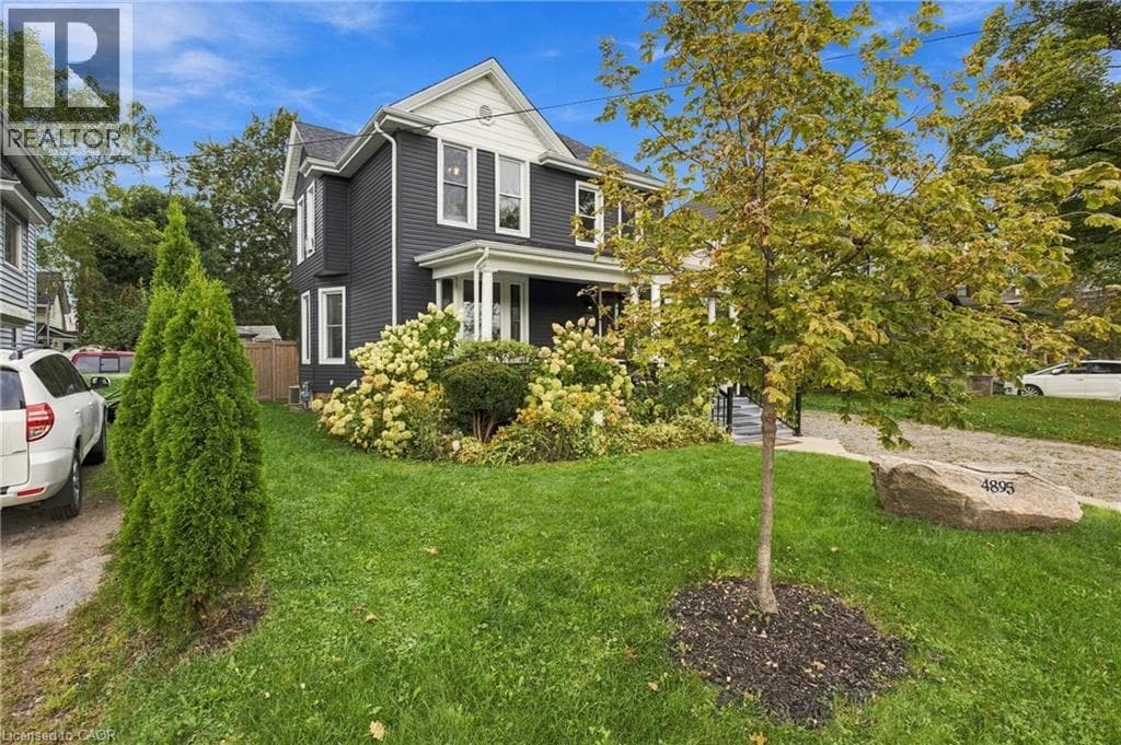 Single Family at 4895 CRYSLER Avenue, Niagara Falls, Ontario - Photo 5 - RE/MAX Garden City Realty