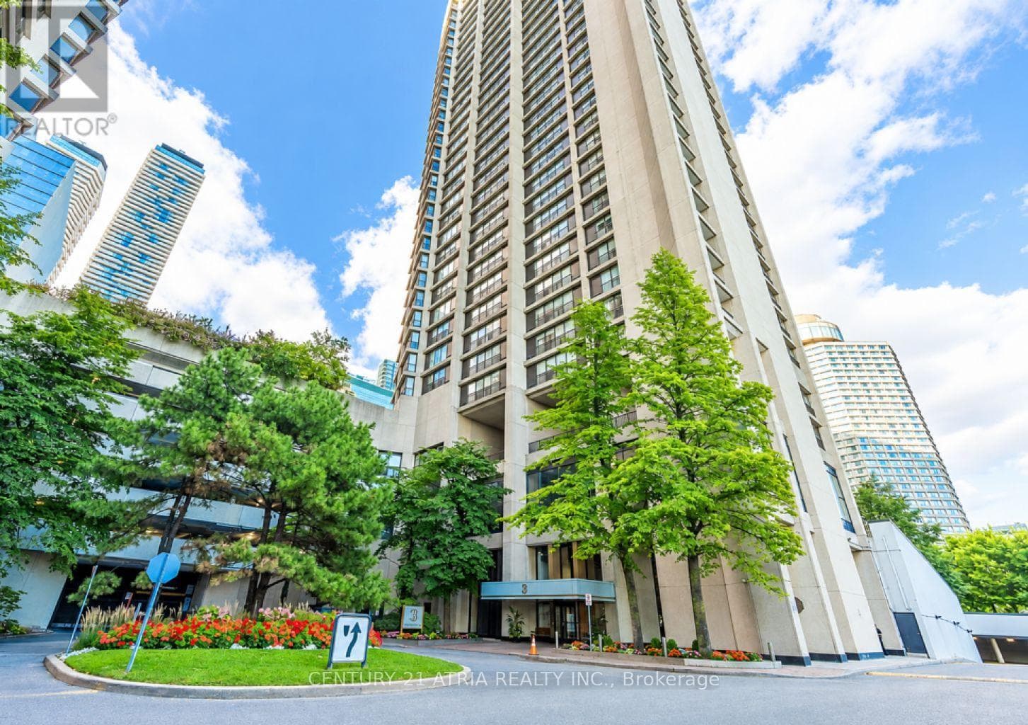 1004- 33 Harbour Square