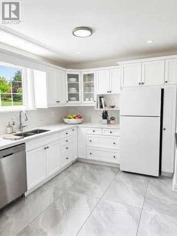 Single Family at Main- 240 Parkview Hill Crescent, Toronto (O'Connor-Parkview), Ontario - Photo 4 - RE/MAX Garden City Realty