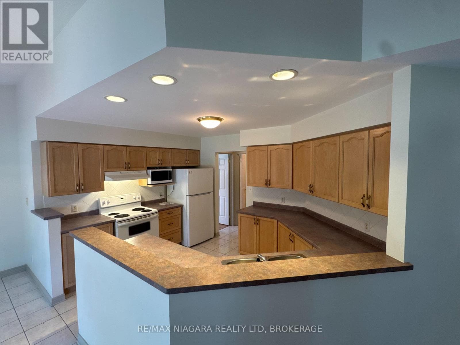 Single Family at 72 Ridge Road, Fort Erie (Ridgeway), Ontario - Photo 7 - RE/MAX Garden City Realty