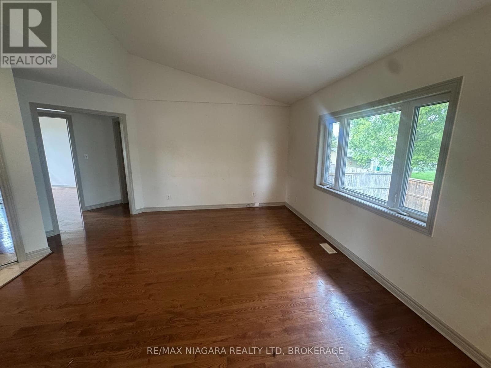 Single Family at 72 Ridge Road, Fort Erie (Ridgeway), Ontario - Photo 6 - RE/MAX Garden City Realty