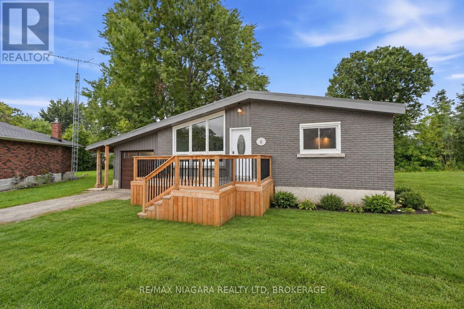 8 North Crescent Drive