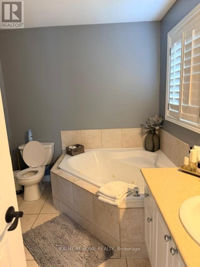 Single Family at 5383 Haldimand Crescent, Burlington (Orchard), Ontario - Photo 10 - RE/MAX Garden City Realty