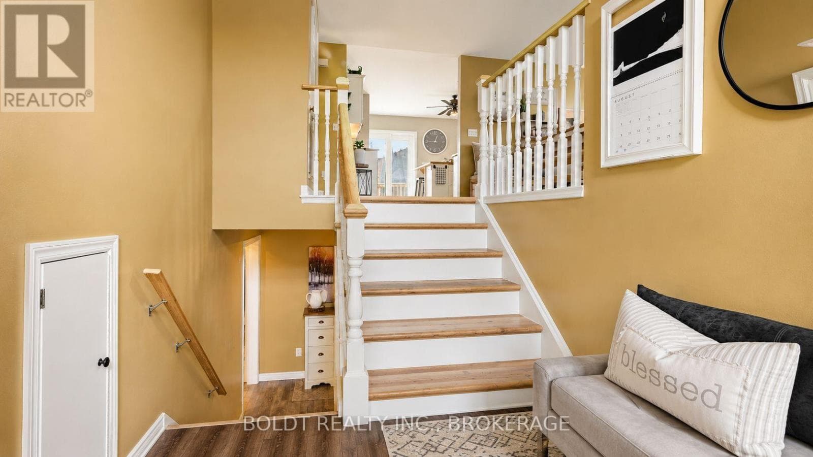 Single Family at 4 Mason Drive, Pelham (Fonthill), Ontario - Photo 4 - RE/MAX Garden City Realty