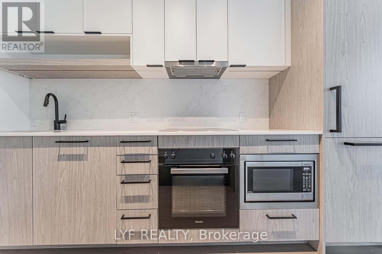 Single Family at 826- 91 Montclair Avenue, Toronto (Forest Hill South), Ontario - Photo 2 - RE/MAX Garden City Realty