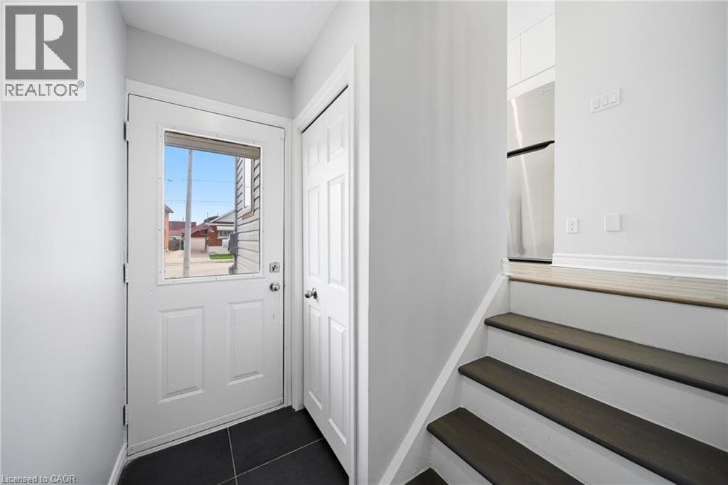 Single Family at 233 VINE Street, St. Catharines, Ontario - Photo 4 - RE/MAX Garden City Realty
