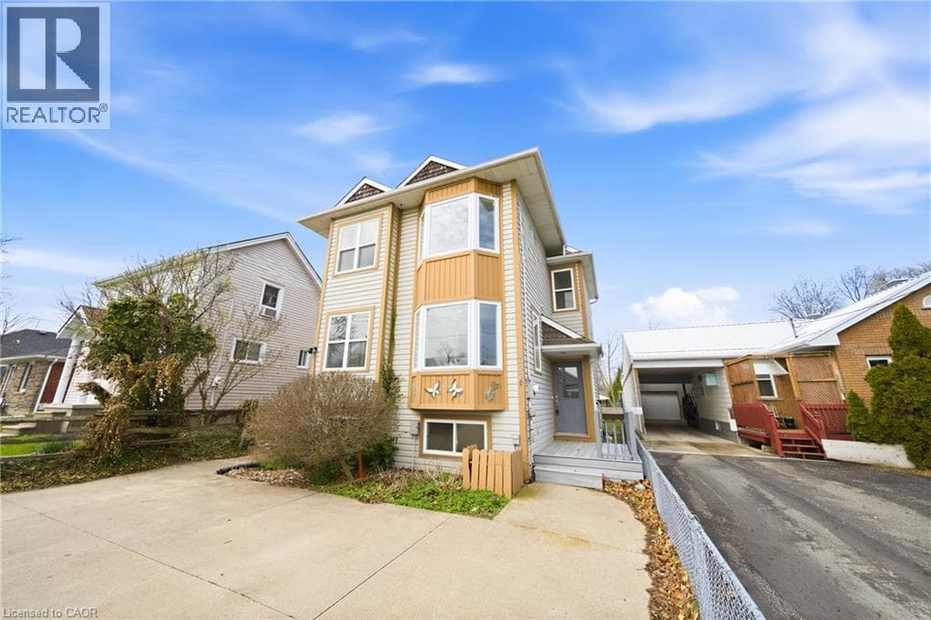 Single Family at 233 VINE Street, St. Catharines, Ontario - Photo 3 - RE/MAX Garden City Realty