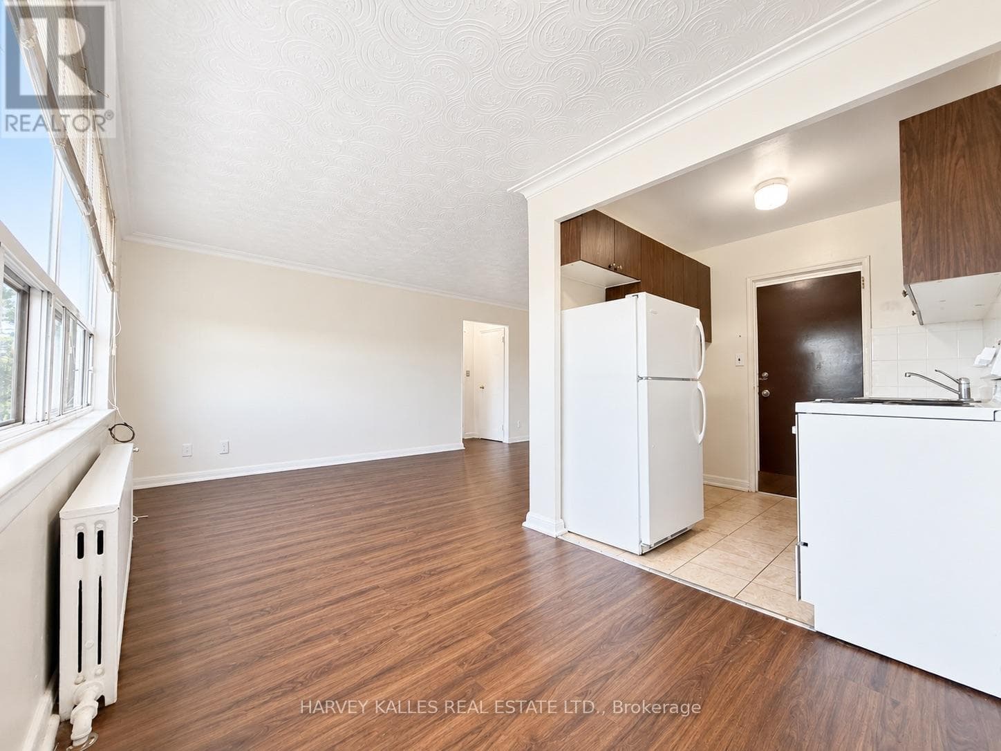 Multi-family at 402- 1490 Eglinton Avenue, Toronto (Briar Hill-Belgravia), Ontario - Photo 4 - RE/MAX Garden City Realty