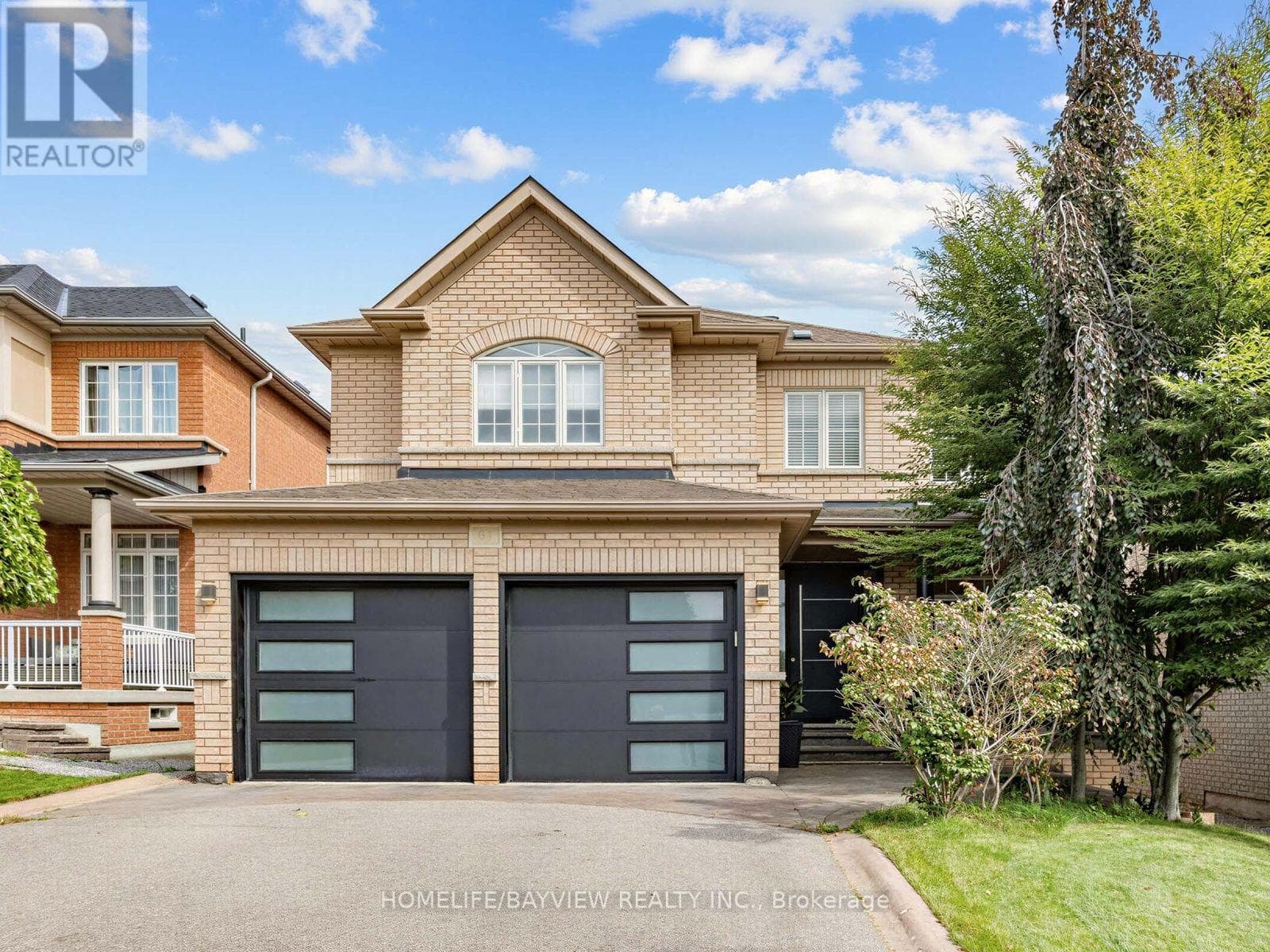 61 Wolf Trail Crescent