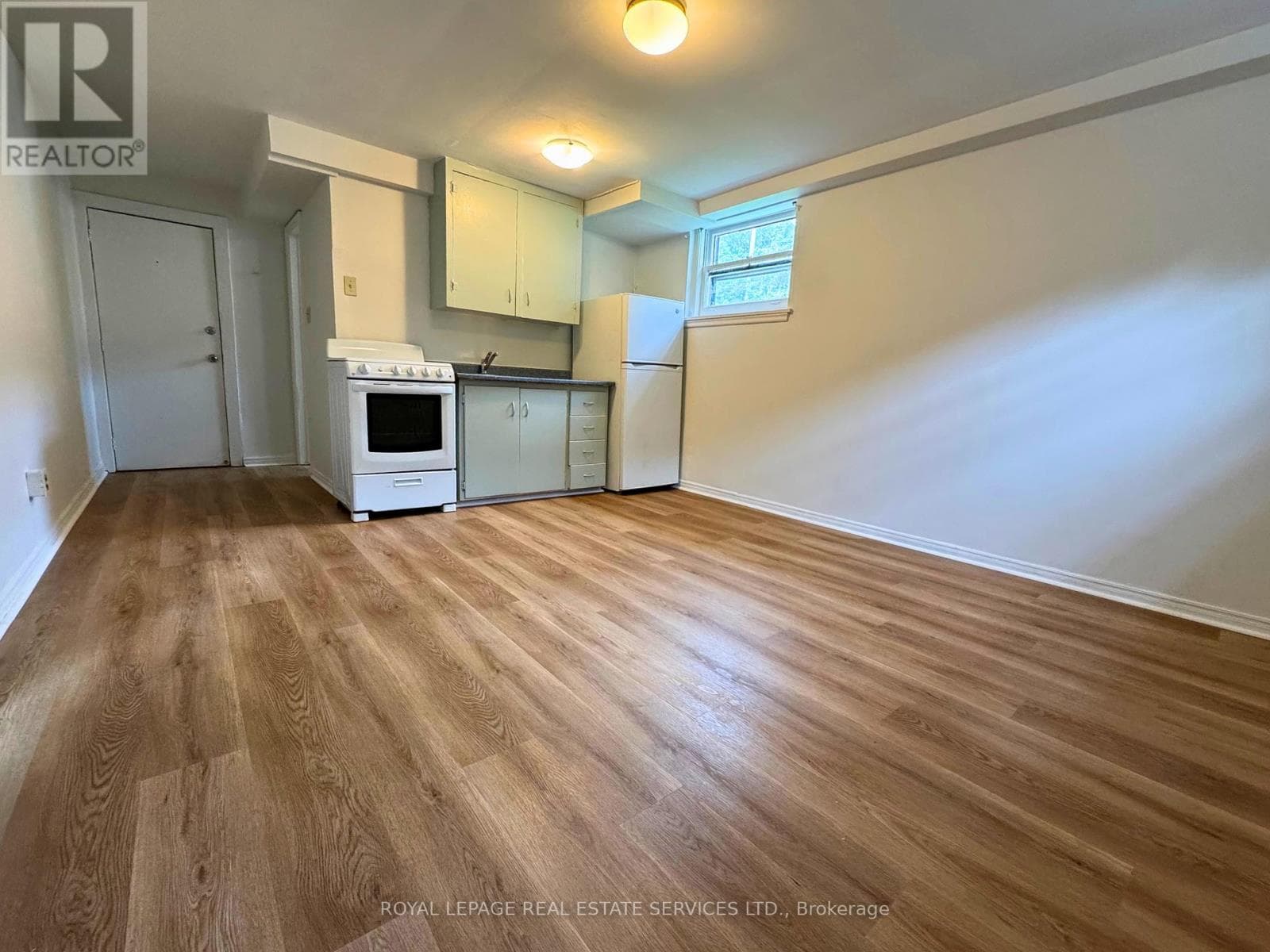 Single Family at 20 Park Boulevard, Toronto (Long Branch), Ontario - Photo 6 - RE/MAX Garden City Realty