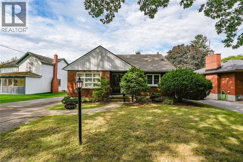 Single Family at 5049 PORTAGE Road, Niagara Falls, Ontario - Photo 3 - RE/MAX Garden City Realty