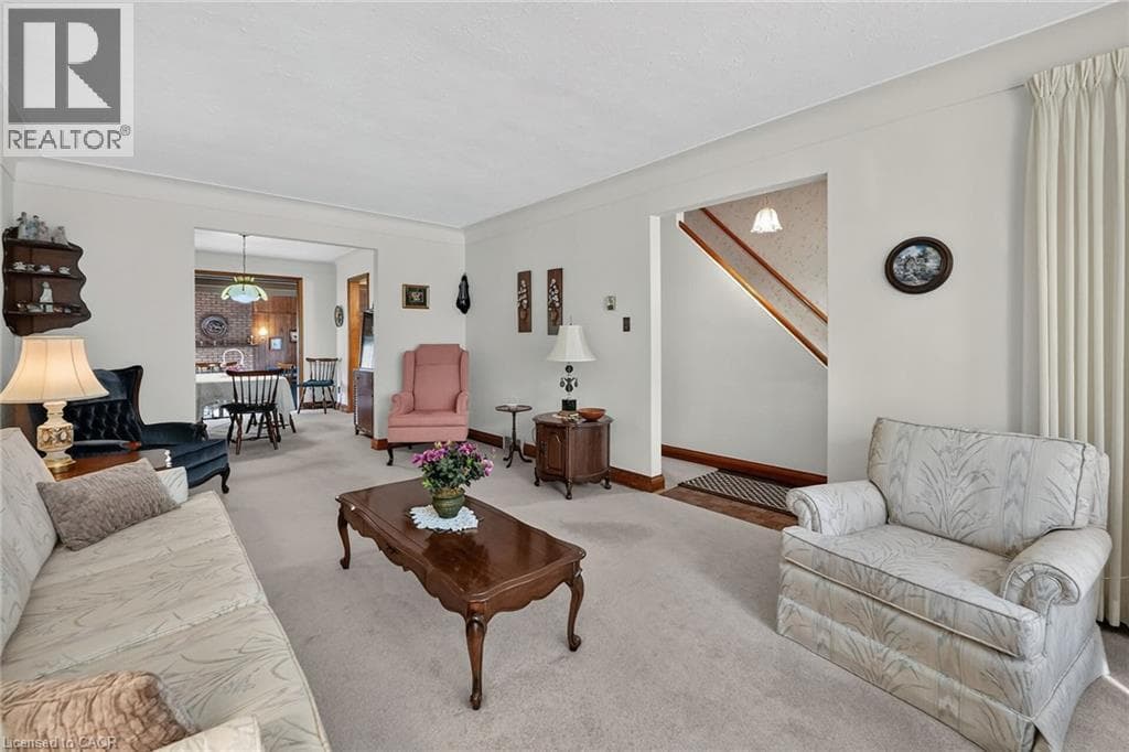 Single Family at 5049 PORTAGE Road, Niagara Falls, Ontario - Photo 6 - RE/MAX Garden City Realty